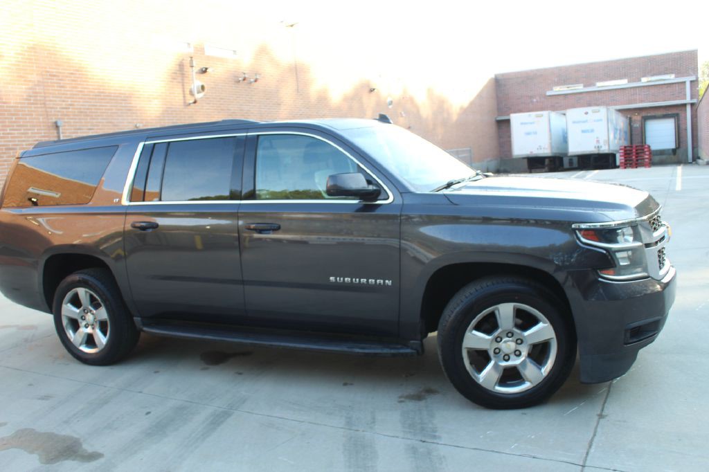 2017 Chevrolet Suburban Image 6