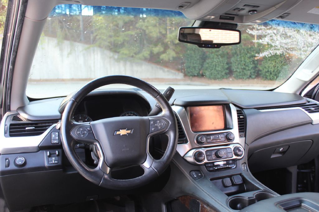 2017 Chevrolet Suburban Image 17