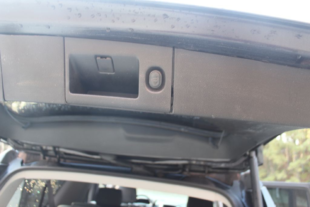 2017 Chevrolet Suburban Image 25