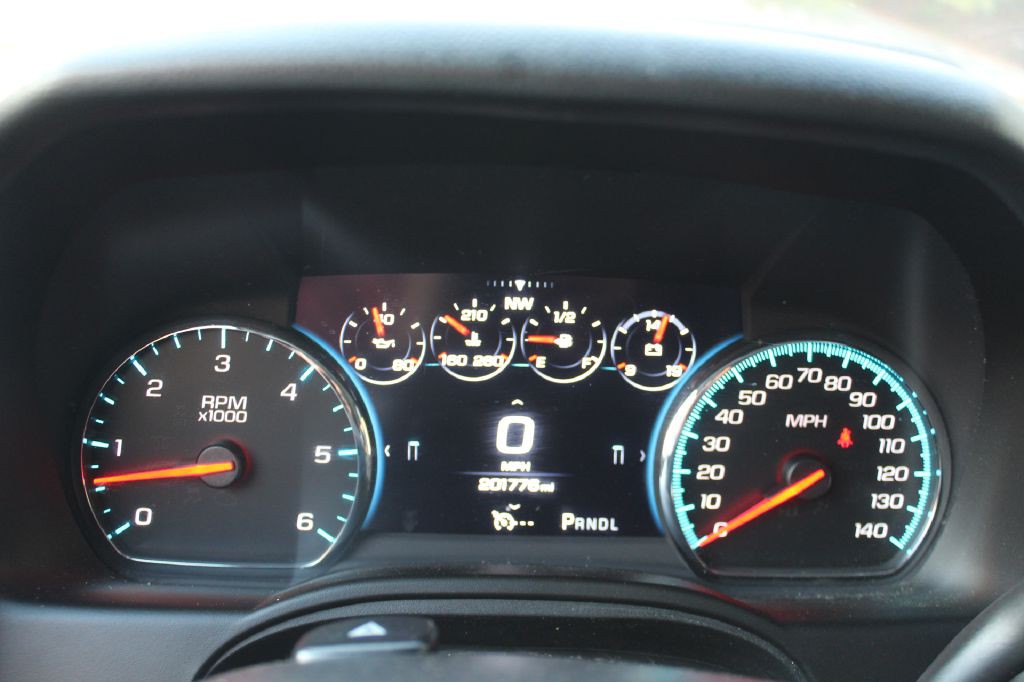 2017 Chevrolet Suburban Image 27