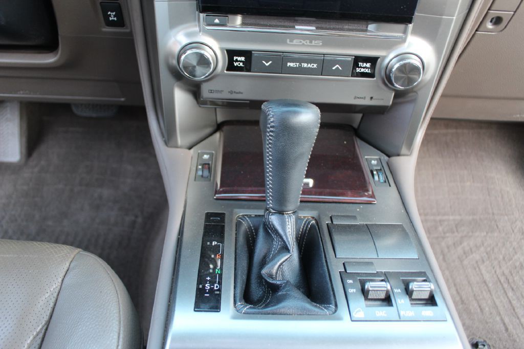 2014 Lexus GX Image 24