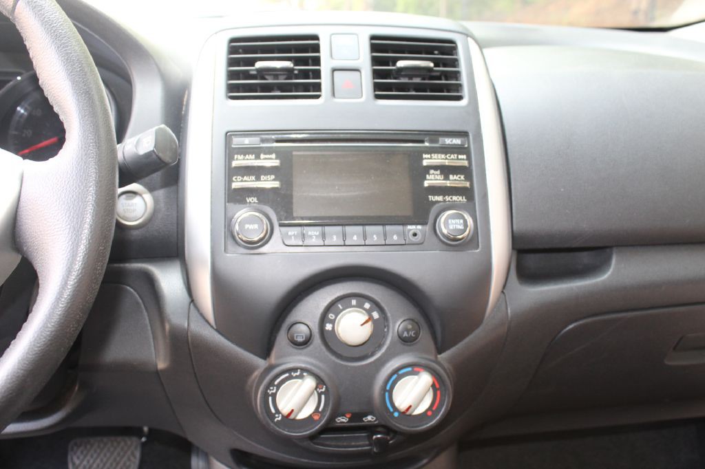 2014 Nissan Versa Image 17