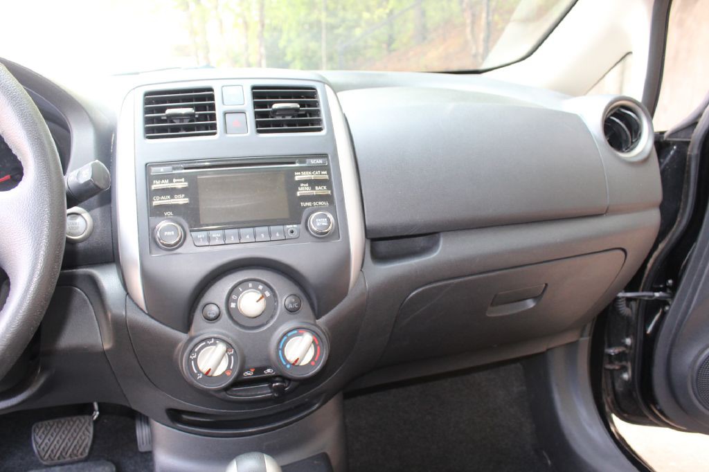2014 Nissan Versa Image 19