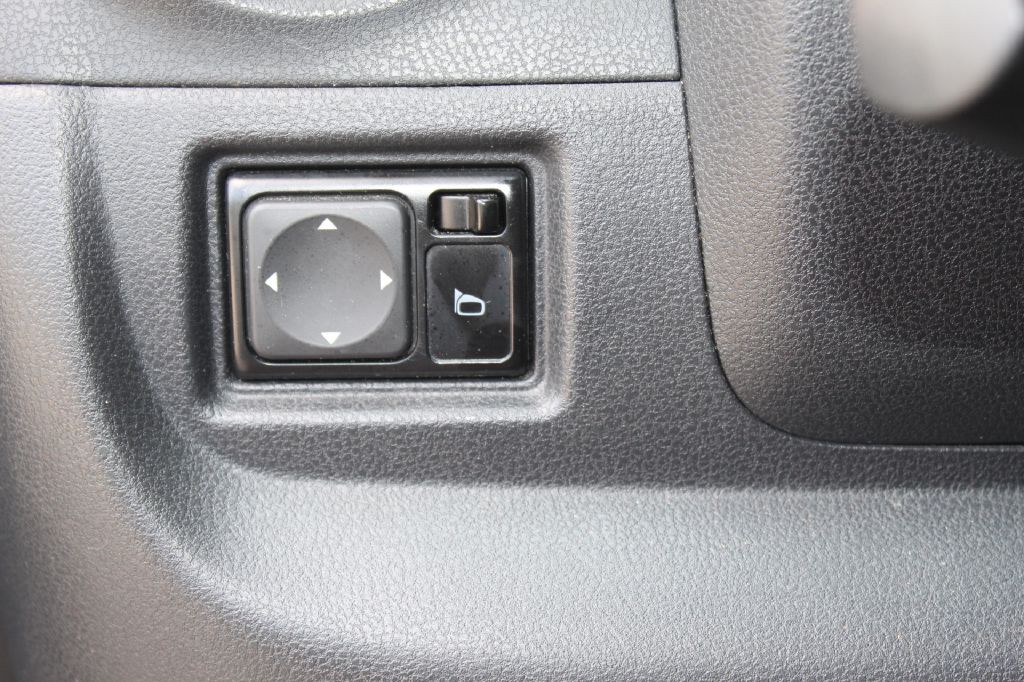 2014 Nissan Versa Image 21