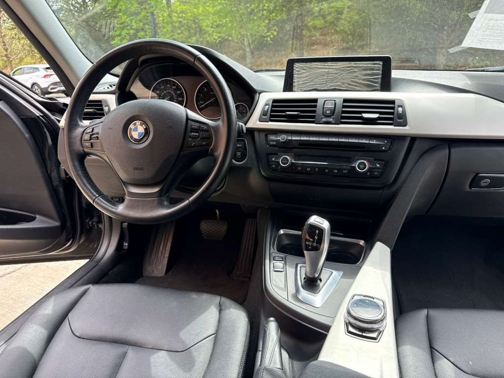 2014 BMW 3 Series Image 9