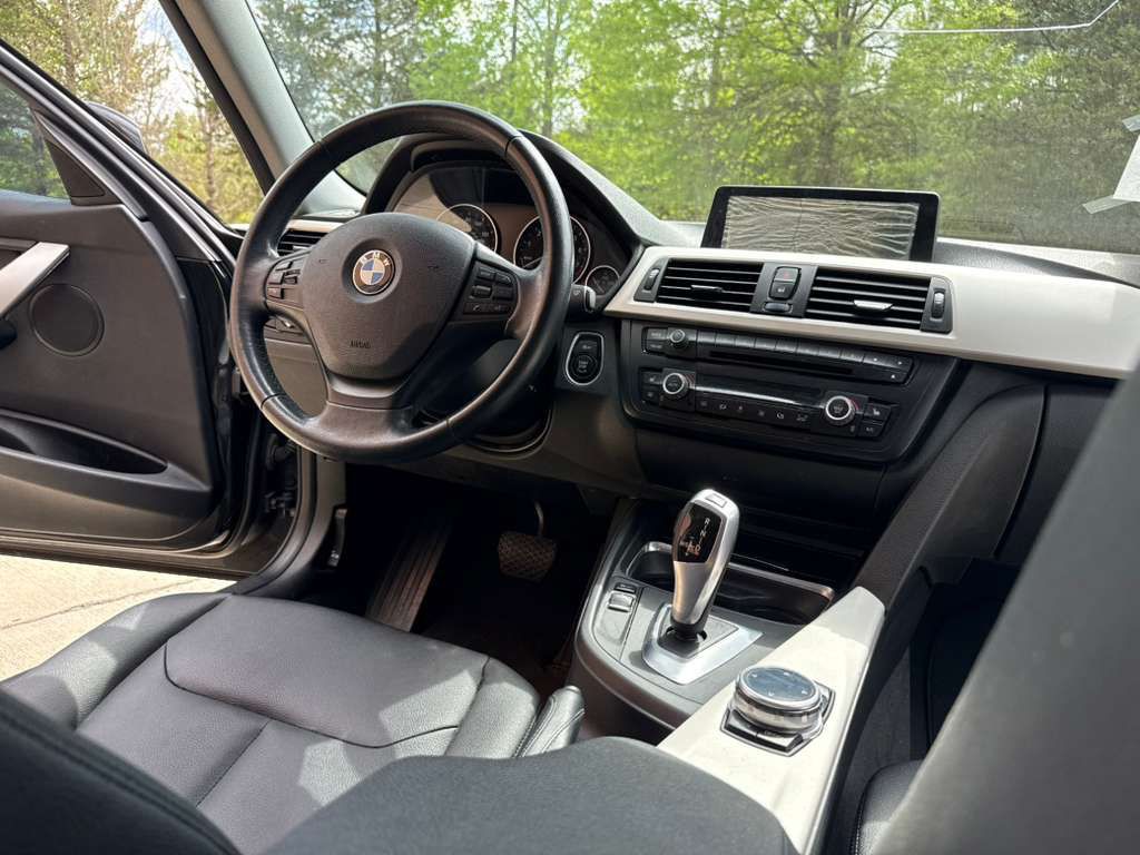2014 BMW 3 Series Image 13