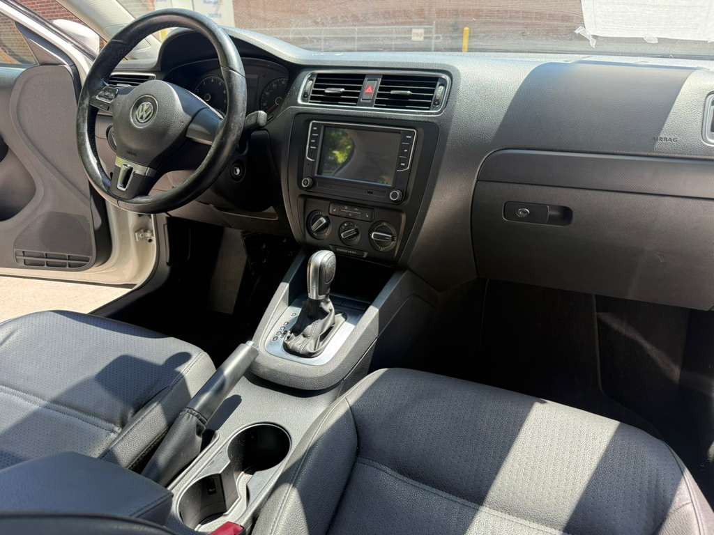 2011 Volkswagen Jetta Image 8