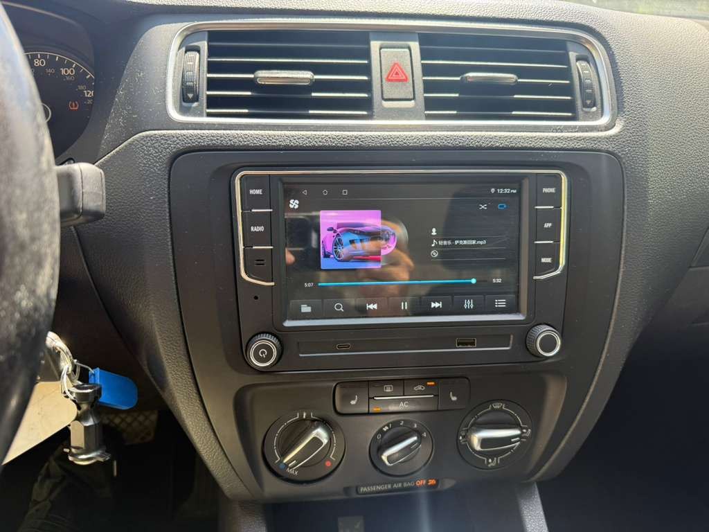 2011 Volkswagen Jetta Image 11