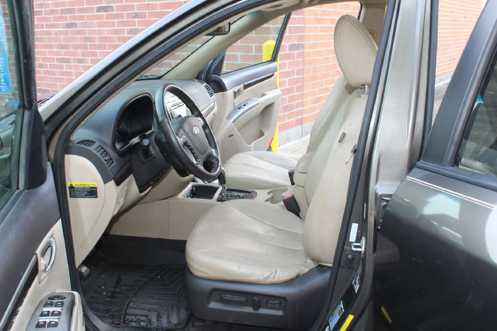 2012 Hyundai Santa Fe Image 11