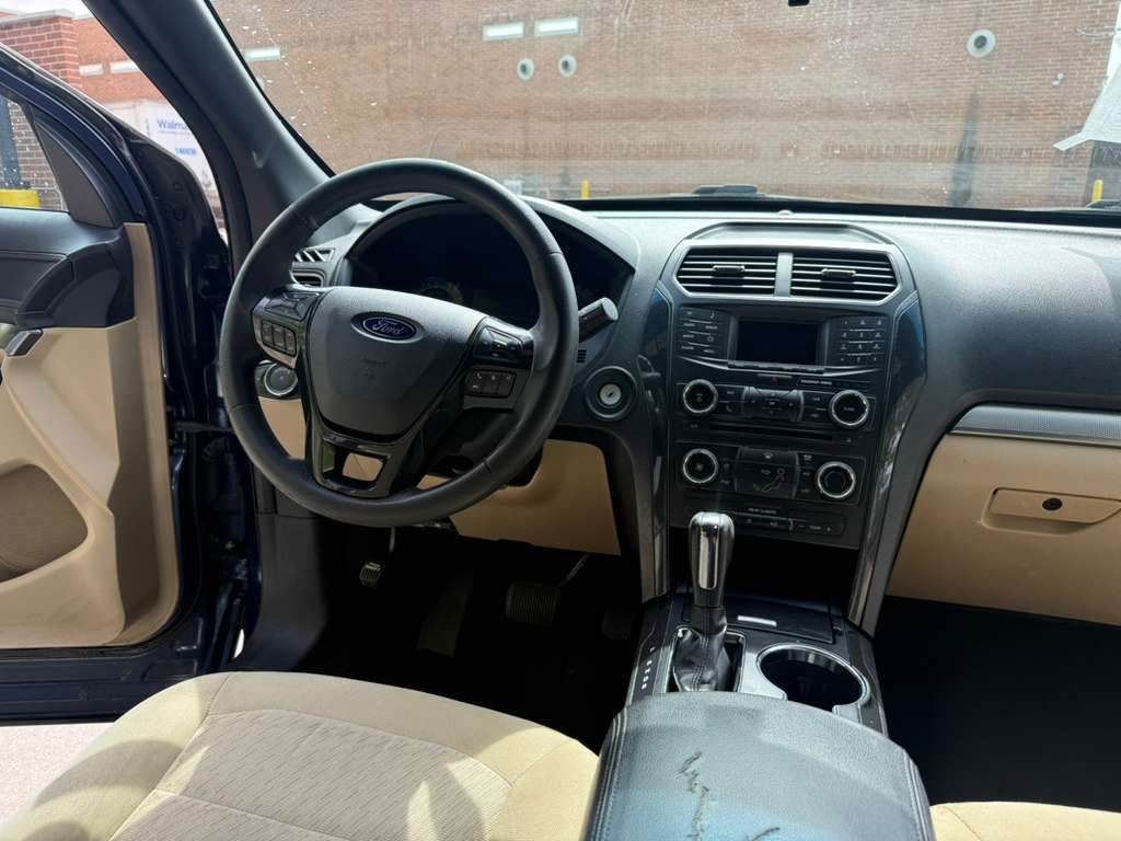 2016 Ford Explorer Image 9