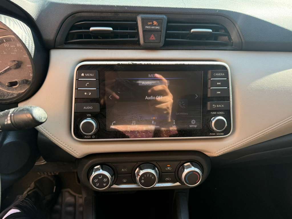 2020 Nissan Versa Image 15