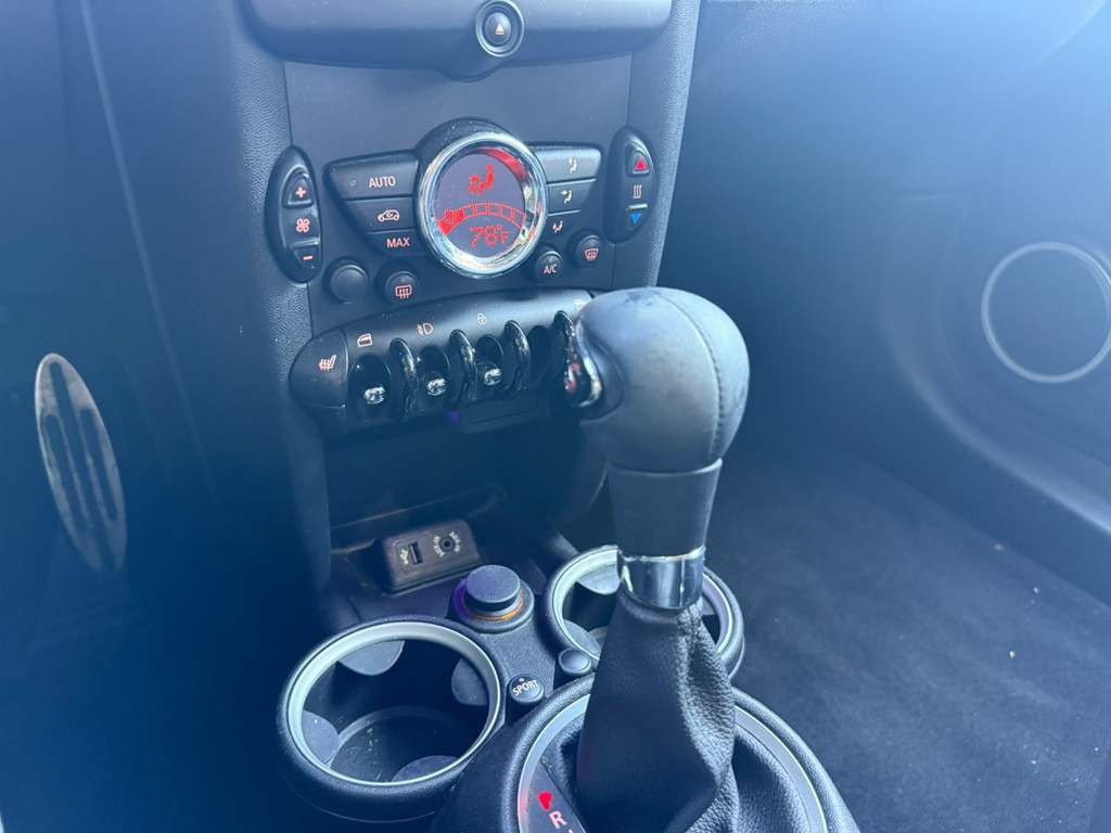 2013 MINI Cooper Image 12