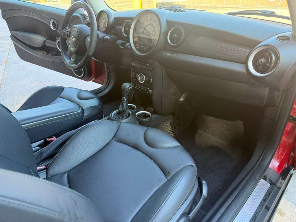 2013 MINI Cooper Image 13