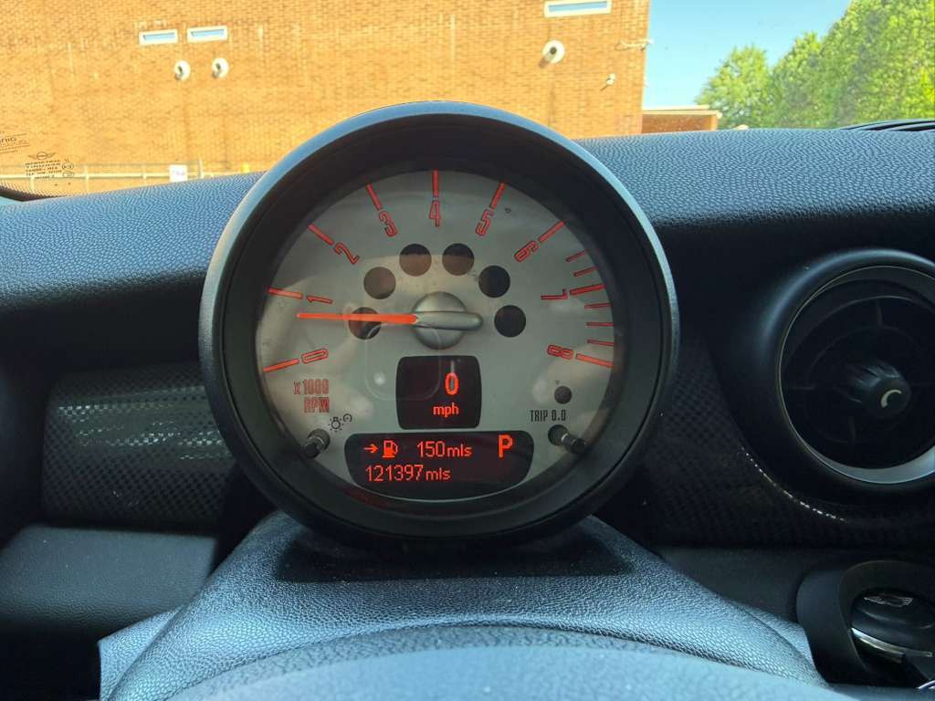 2013 MINI Cooper Image 14