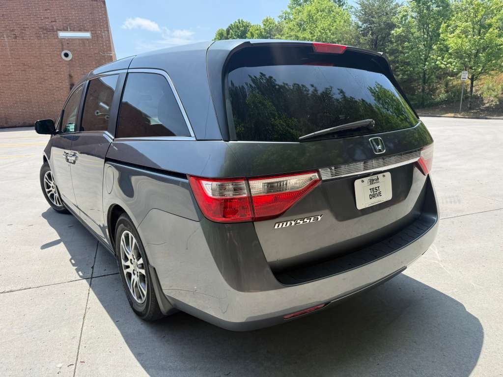 2012 Honda Odyssey Image 2