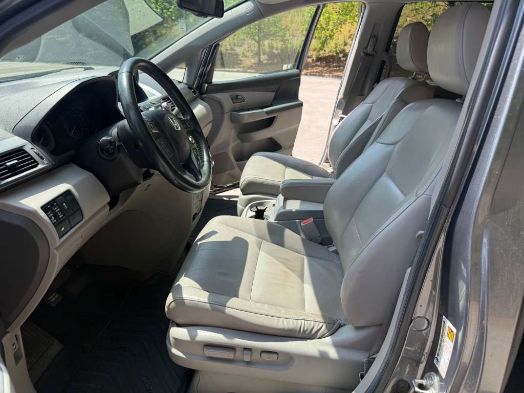 2012 Honda Odyssey Image 12