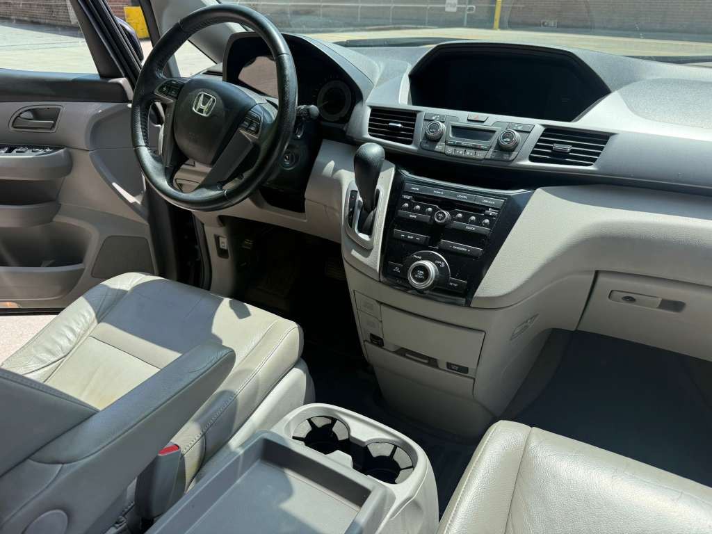 2012 Honda Odyssey Image 13