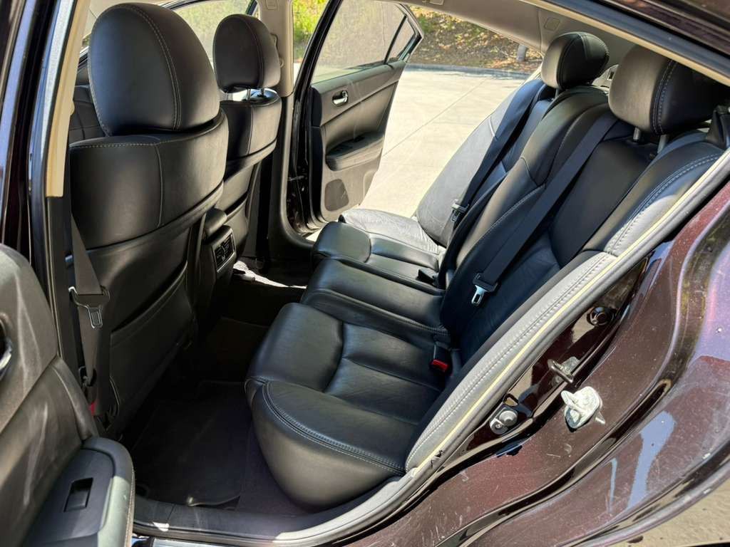 2011 Nissan Maxima Image 11
