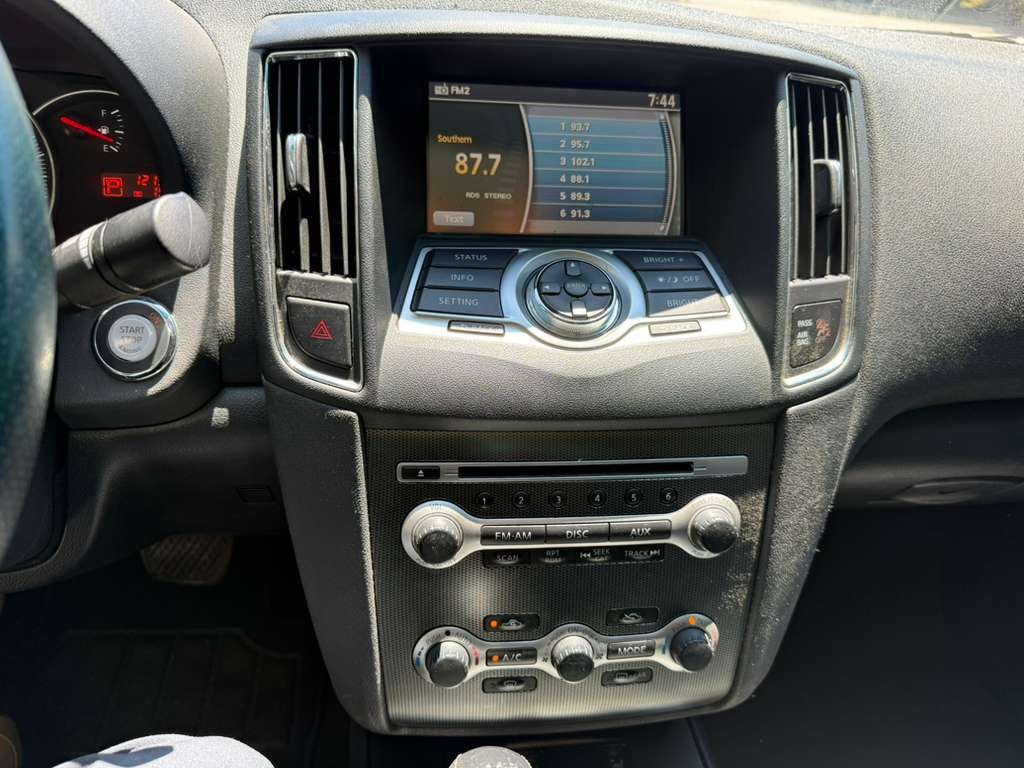2011 Nissan Maxima Image 12