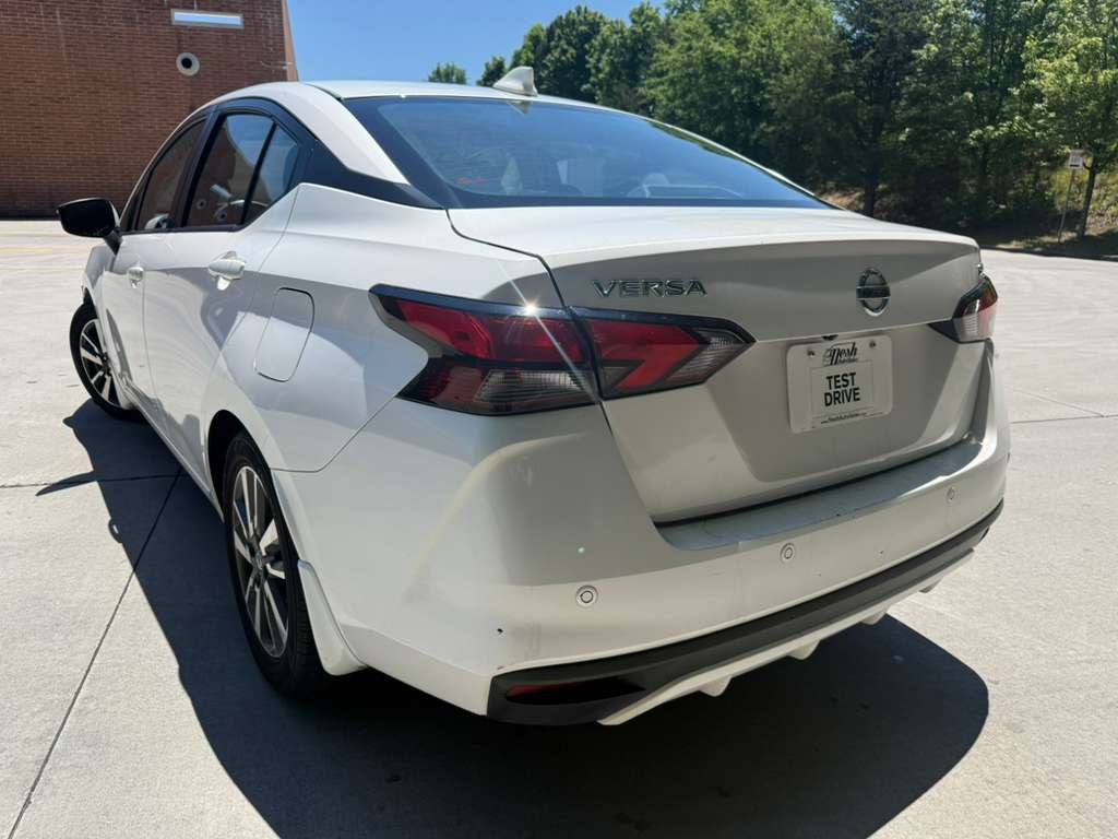 2021 Nissan Versa Image 3