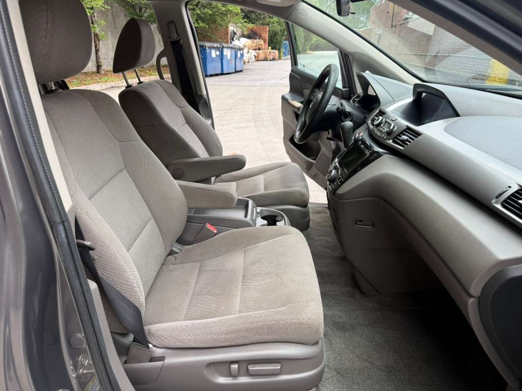 2016 Honda Odyssey Image 8