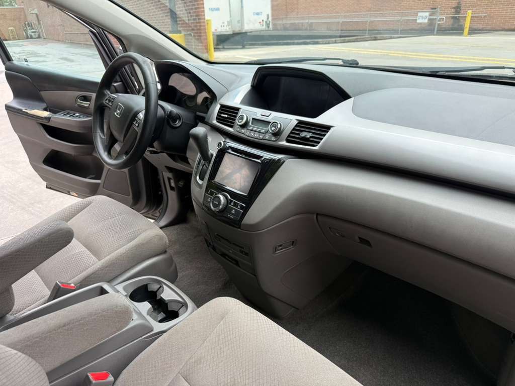 2016 Honda Odyssey Image 16