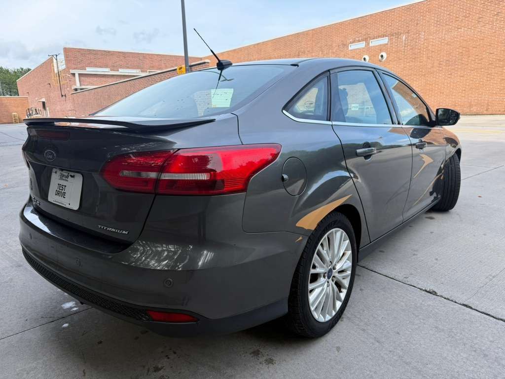 2017 Ford Focus Image 5