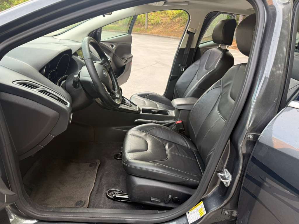 2017 Ford Focus Image 10
