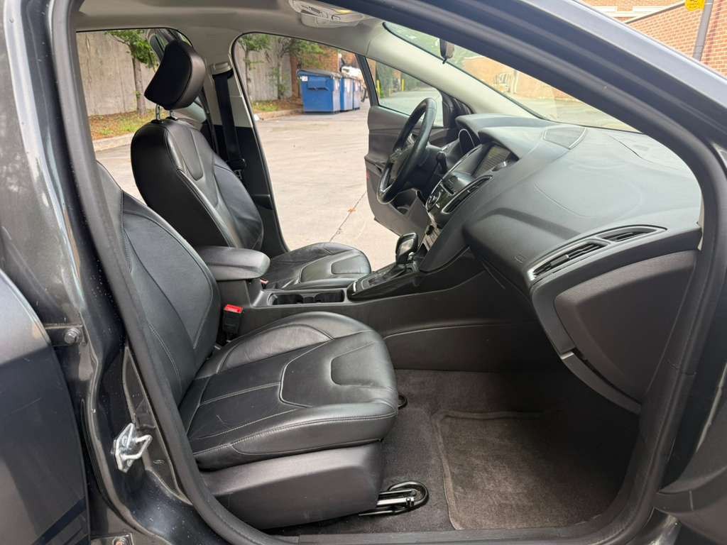 2017 Ford Focus Image 12
