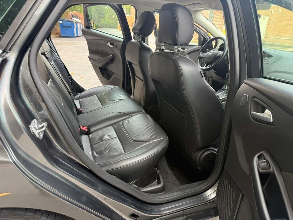 2017 Ford Focus Image 14