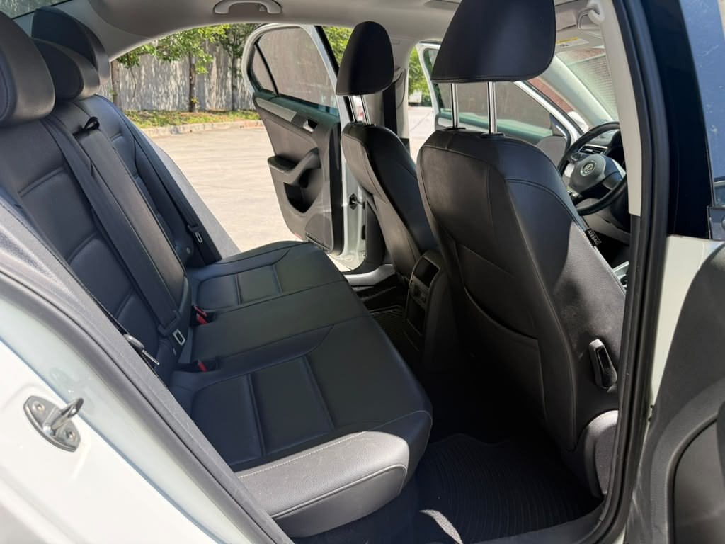 2014 Volkswagen Jetta Image 9