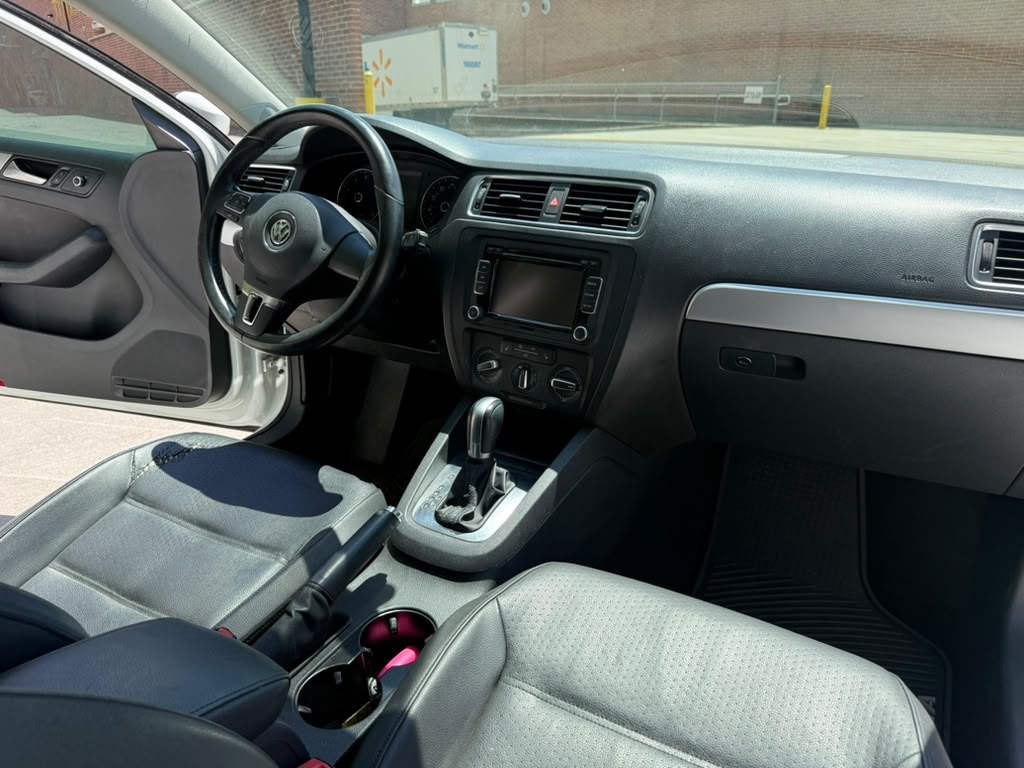 2014 Volkswagen Jetta Image 11