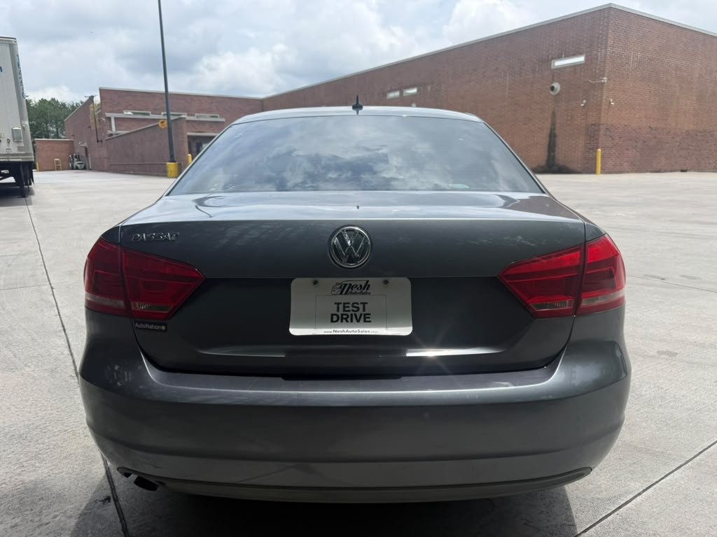 2013 Volkswagen Passat Image 2