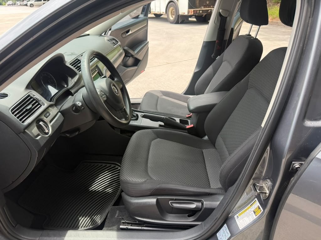 2013 Volkswagen Passat Image 7