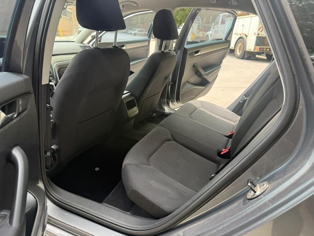 2013 Volkswagen Passat Image 8