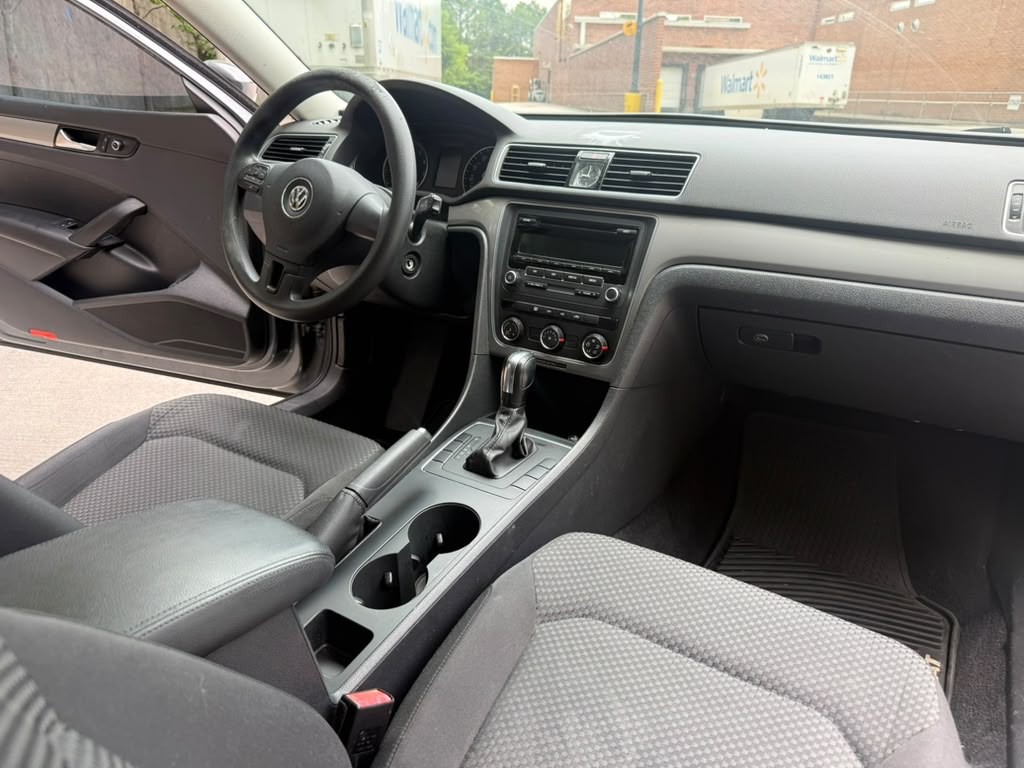 2013 Volkswagen Passat Image 11