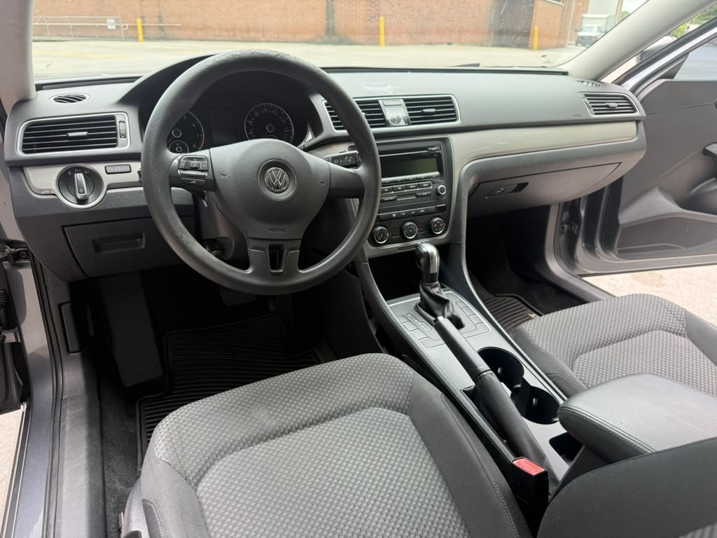 2013 Volkswagen Passat Image 12