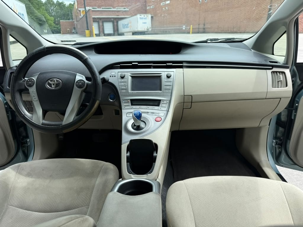 2013 Toyota Prius Image 13