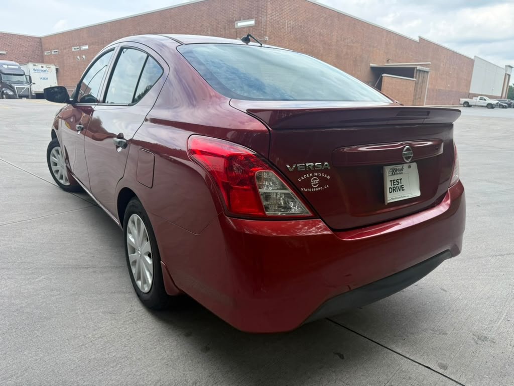 2017 Nissan Versa Image 2
