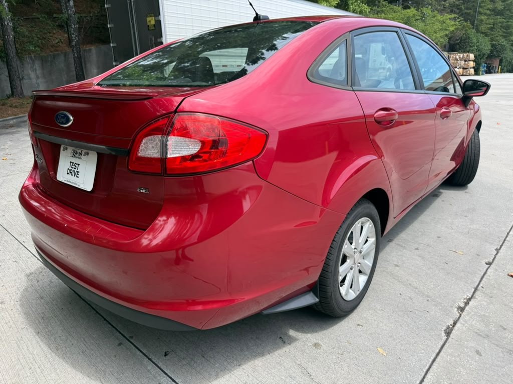 2011 Ford Fiesta Image 2