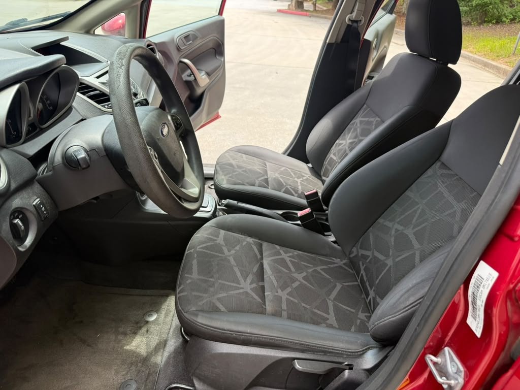 2011 Ford Fiesta Image 8