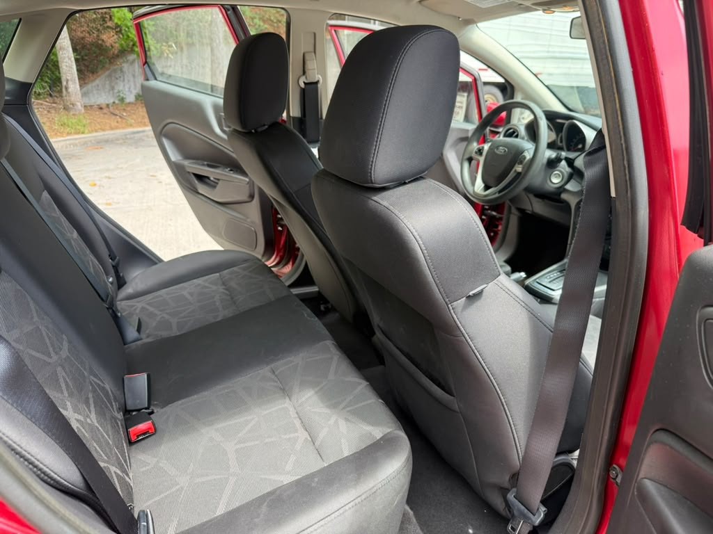 2011 Ford Fiesta Image 10