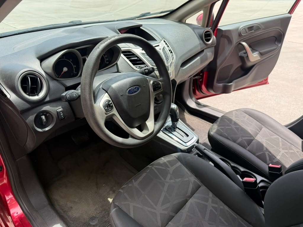 2011 Ford Fiesta Image 11