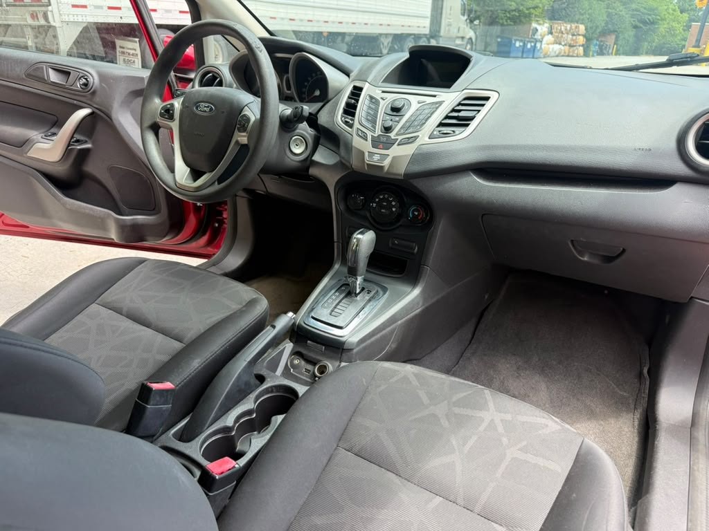 2011 Ford Fiesta Image 12