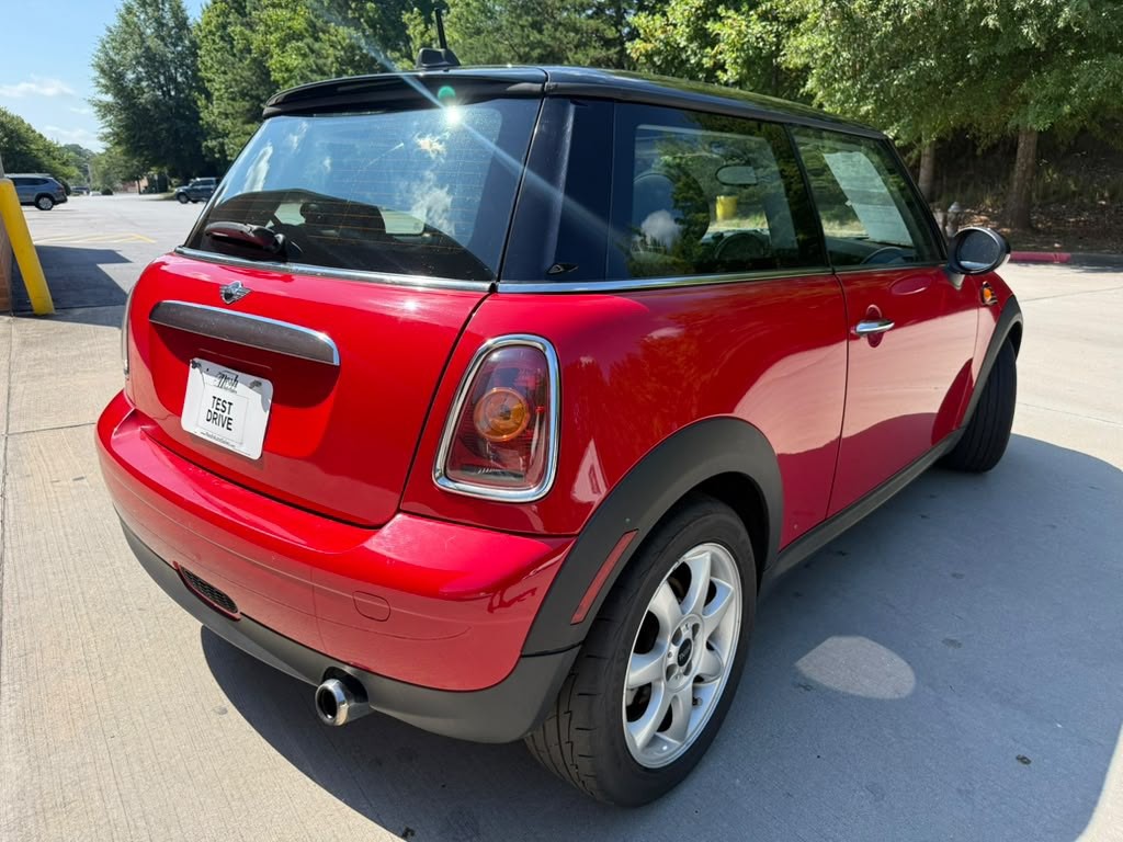 2010 MINI Cooper Image 2