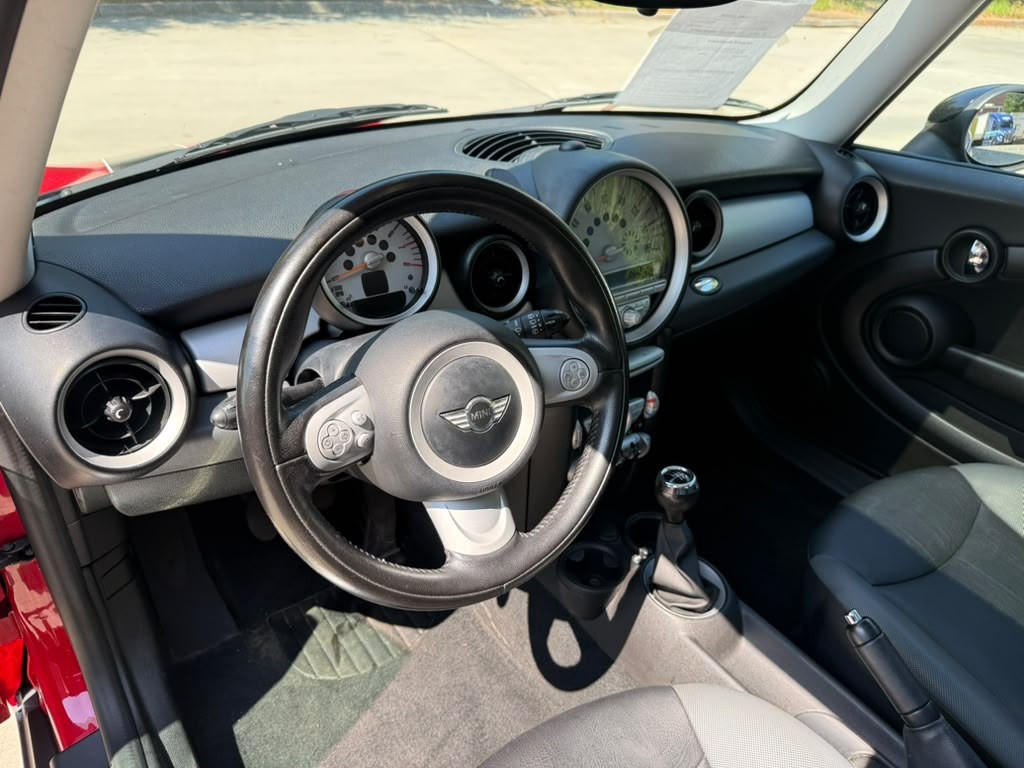 2010 MINI Cooper Image 11
