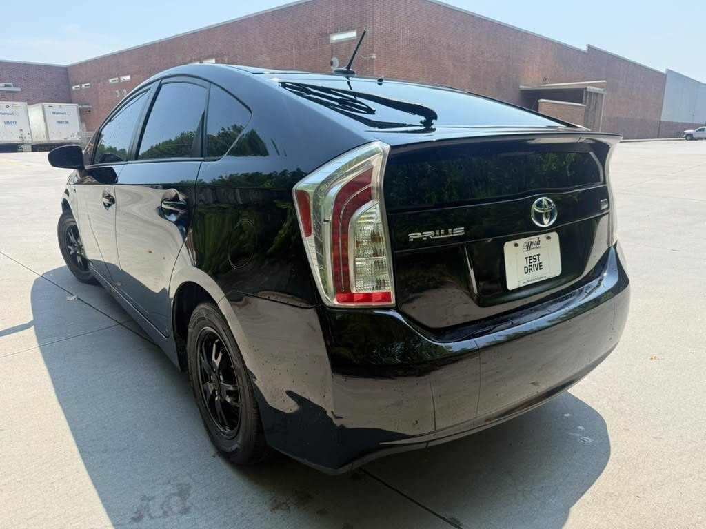 2013 Toyota Prius Image 2