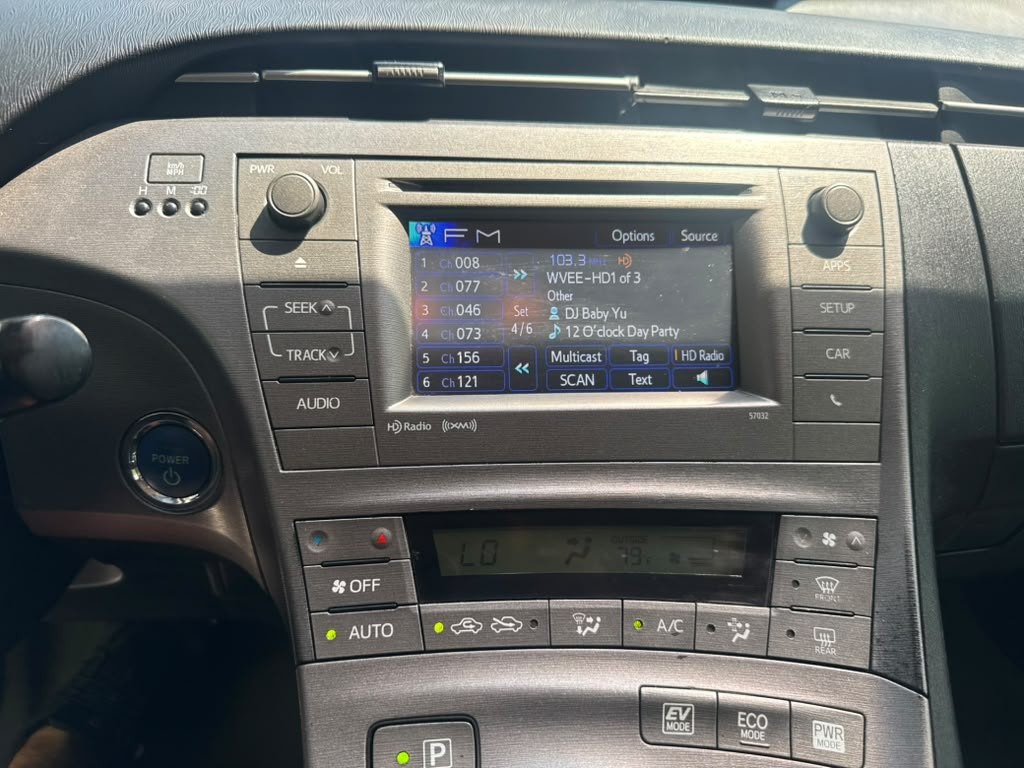 2013 Toyota Prius Image 9