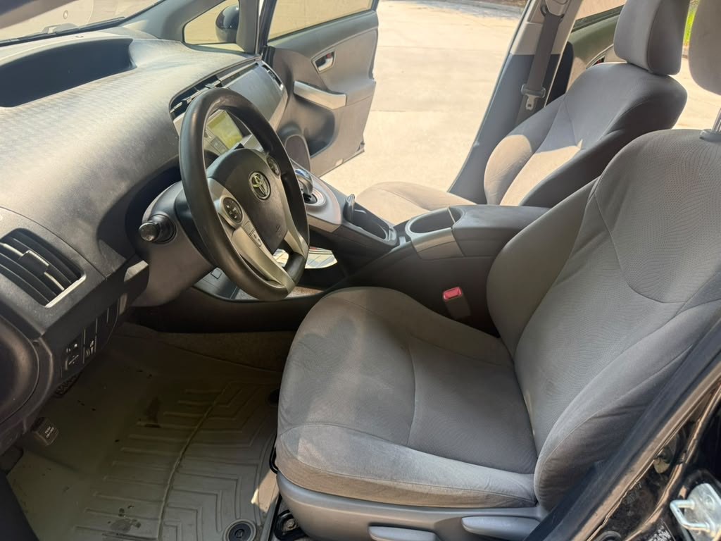 2013 Toyota Prius Image 12