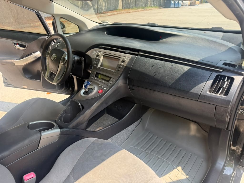 2013 Toyota Prius Image 13